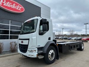 2025 Medium Duty Truck PETERBILT 220 2134976-12