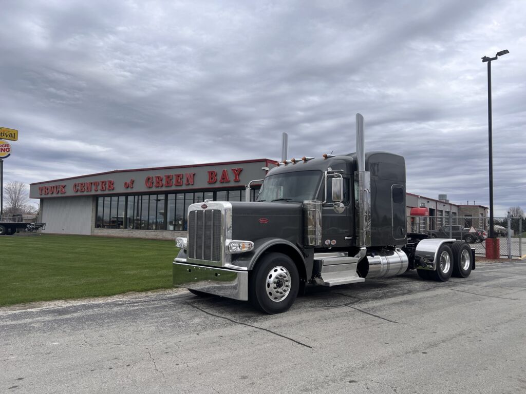 2025 PETERBILT 589