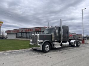 2025 Heavy Duty Truck PETERBILT 589 2136305-0