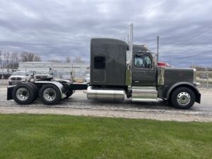 2025 Heavy Duty Truck PETERBILT 589 2136305-4