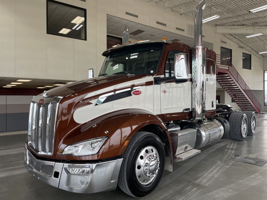 2025 PETERBILT 579