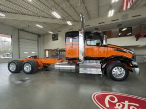 2025 Heavy Duty Truck PETERBILT 579 2136339-4