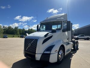 2025 Heavy Duty Truck VOLVO VNL64T300 2137194-0