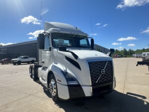 2025 Heavy Duty Truck VOLVO VNL64T300 2137194-2