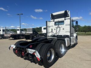 2025 Heavy Duty Truck VOLVO VNL64T300 2137194-4