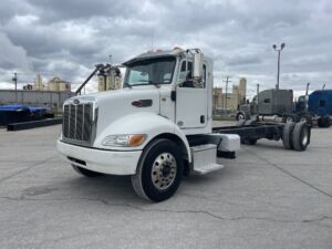 2017 PETERBILT 337