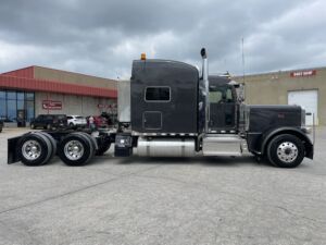 2022 Heavy Duty Truck PETERBILT 389 8679330-6